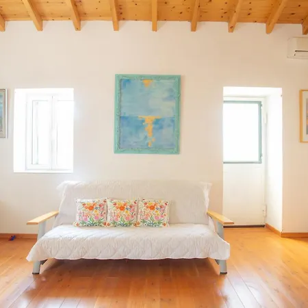 Сasa de vacaciones Cozy In With Stunning Hill Views Marandokhórion