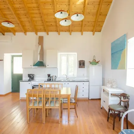 Сasa de vacaciones Cozy In With Stunning Hill Views