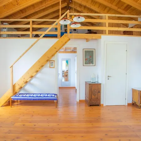 Holiday home Cozy In With Stunning Hill Views *