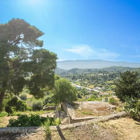 Cozy In With Stunning Hill Views